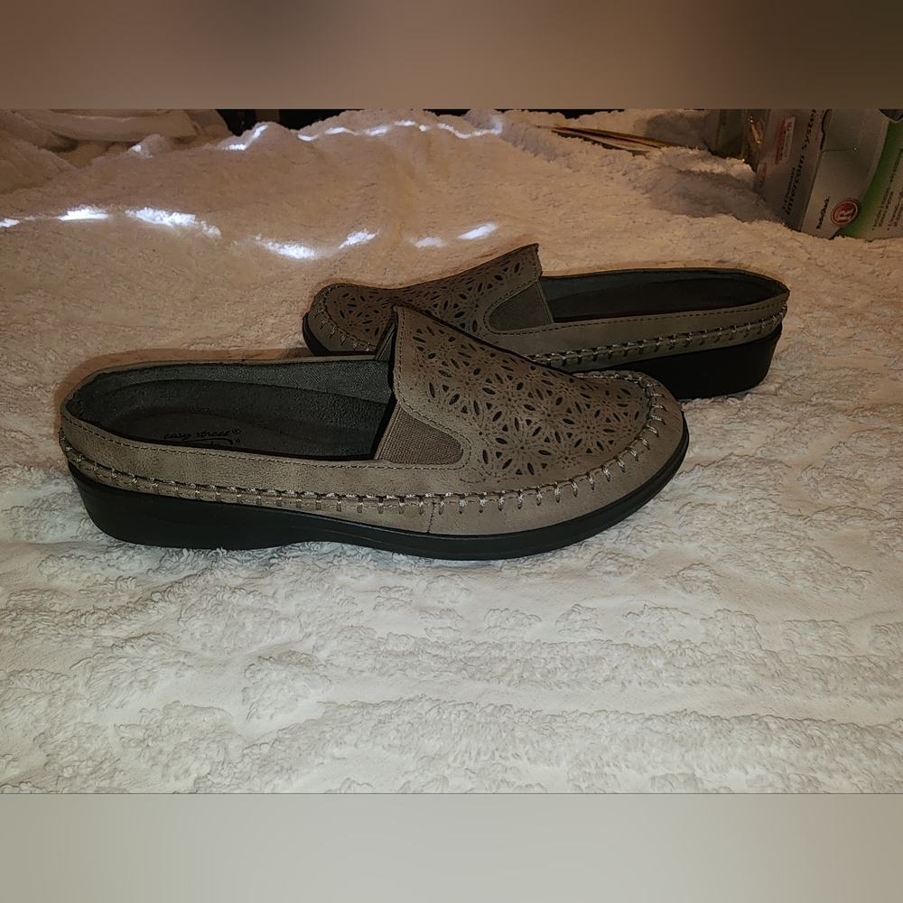 Easy Street Women's Beige Kita Comfort Mules, Size 8, Ballet Flat - Picture 4 of 7